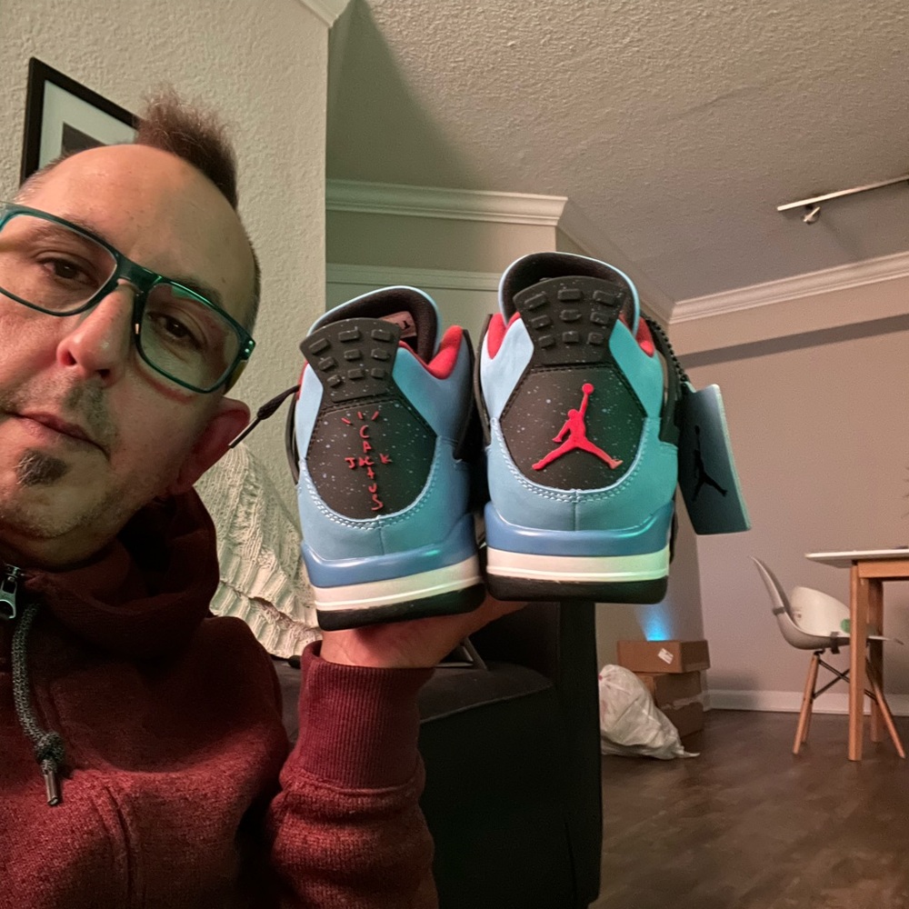 Jordan 4 Travis Scott